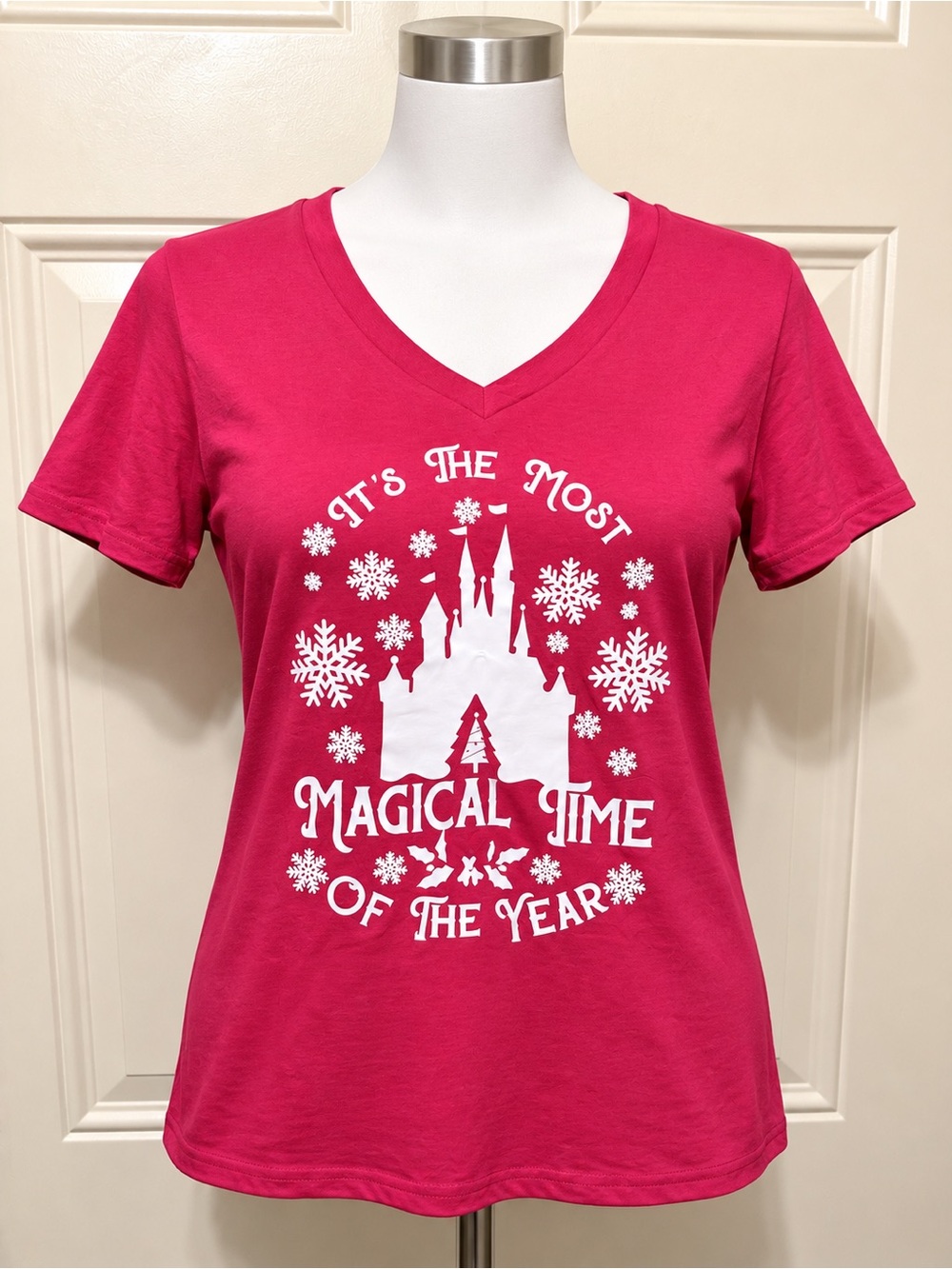 Holiday 'Magical Time' Red  V-Neck Tee Size Medium